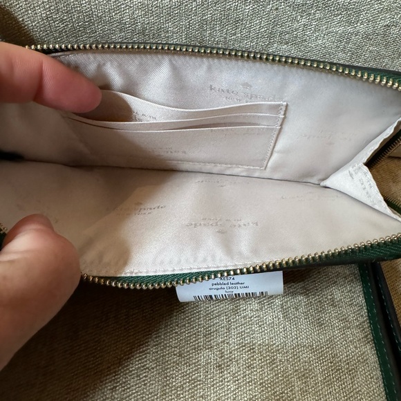 Kate Spade Green Pebbled Leather Wristlet - NWT  Beautiful Fall/Winter C… - Picture 6 of 6